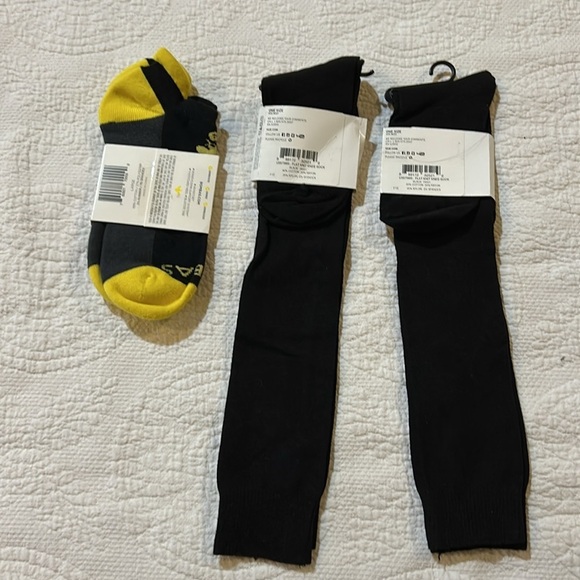 Sock BUNDLE Hue and Bombas. NWT - Picture 2 of 6